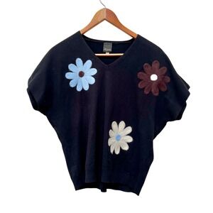 Aaeda Black Short Sleeve V Neck Sweater Knit Top Applique Flowers Size‎ S